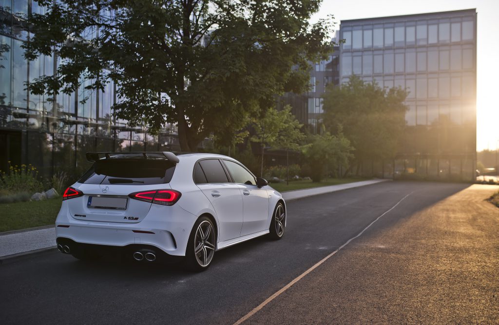 Wypożyczalnia samochodów sportowych